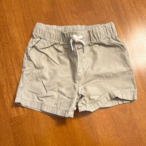 Old Navy shorts 6-12m